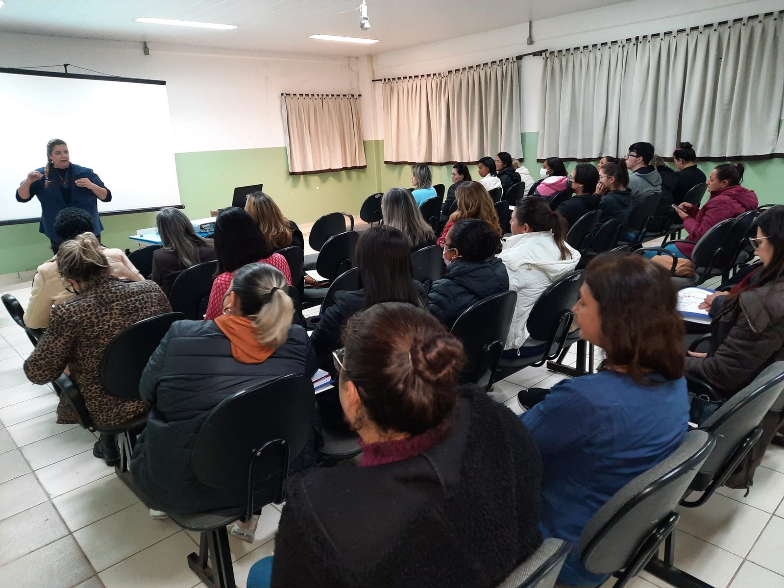 EDUCAÇÃO INCLUSIVA É TEMA DE FORMAÇÃO CONTINUADA NA REDE MUNICIPAL DE ENSINO DE SANTA ISABEL
