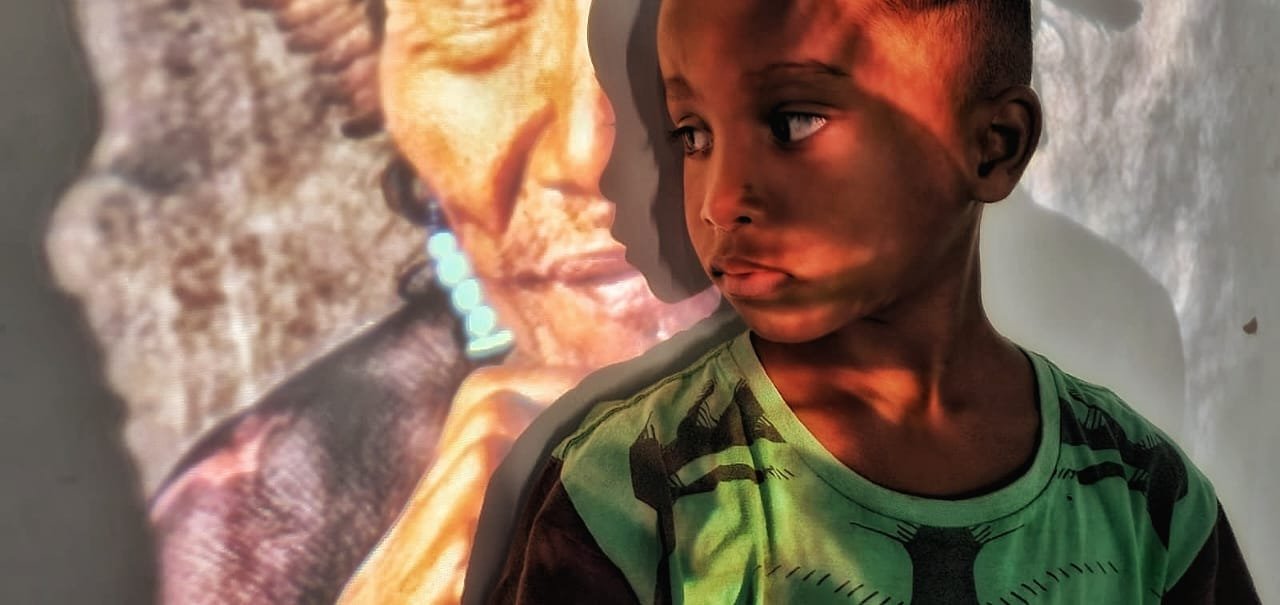 Agosto Indígena: exposição revela universo indígena com fotografias dos alunos da EPG Maria Firmina dos Reis