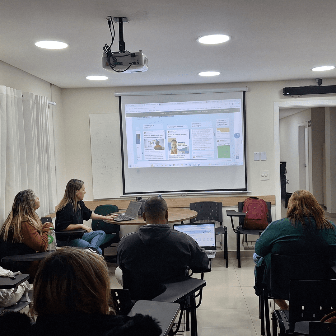Semecti promove reflexão sobre cultura digital e fake news em encontro do percurso formativo