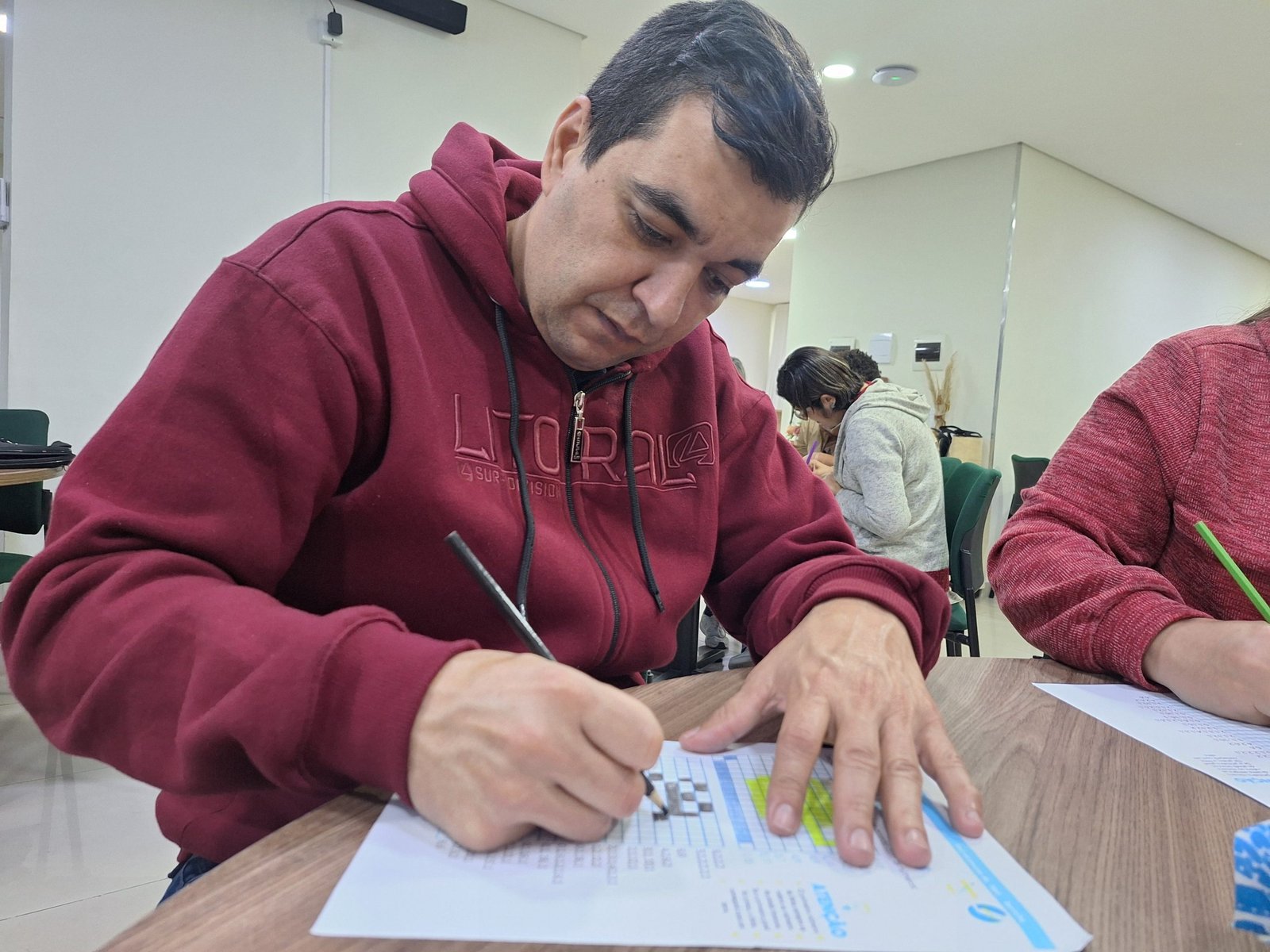 Do papel à sala de aula: educadores aprendem recurso lúdico para desenvolver pensamento computacional
