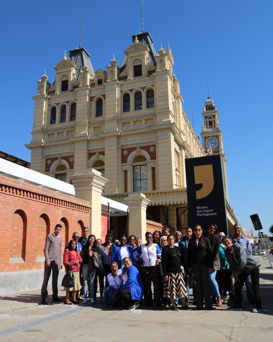 Projeto Vamos Passear leva estudantes da EJA da EMA ao Museu da Língua Portuguesa